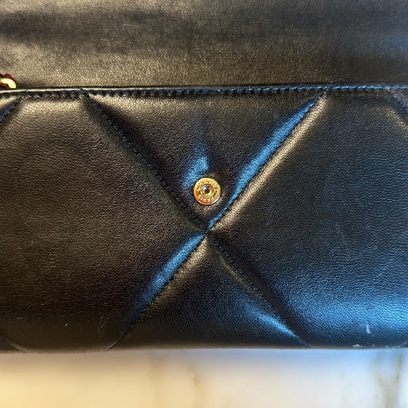 Chanel Quilted Calfskin 19 Wallet - Picture 9 of 15